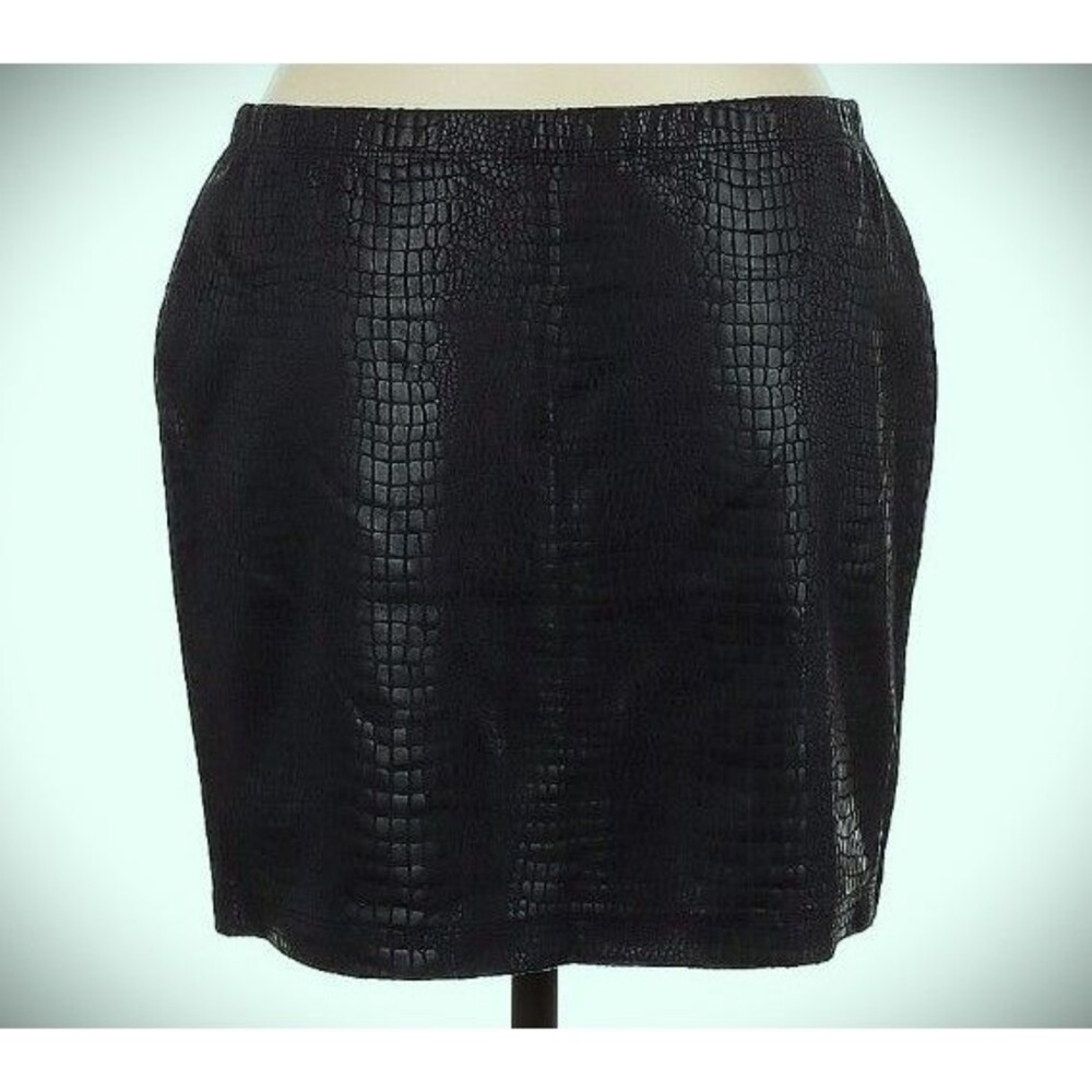 FIFTEEN TWENTY Black Textured Faux Leather Snake Print Mini Skirt Size M